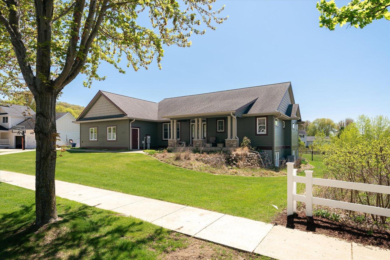 2008 Clearwater Dr, Onalaska, WI 54650