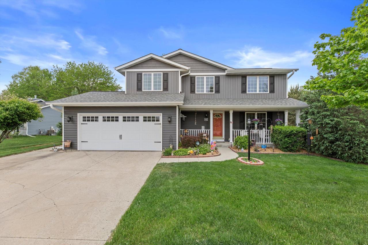 1142 Shoal Ridge, Oconomowoc, WI 53066