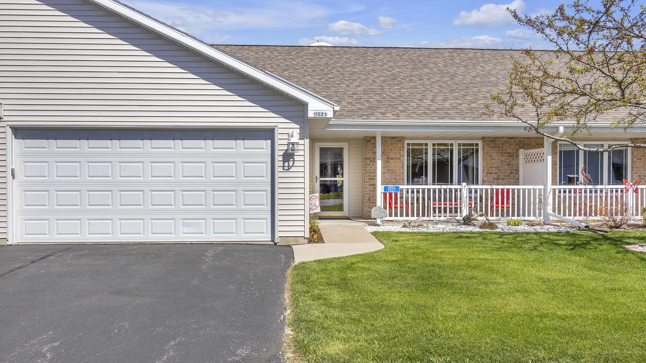 1521 Nutmeg Ct, Sheboygan, WI 53081