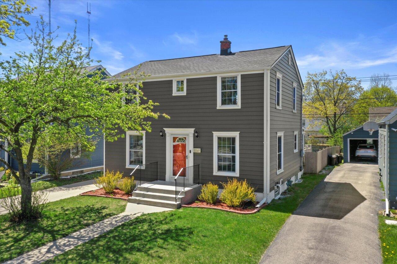 4747 N Marlborough Dr, Whitefish Bay, WI 53211