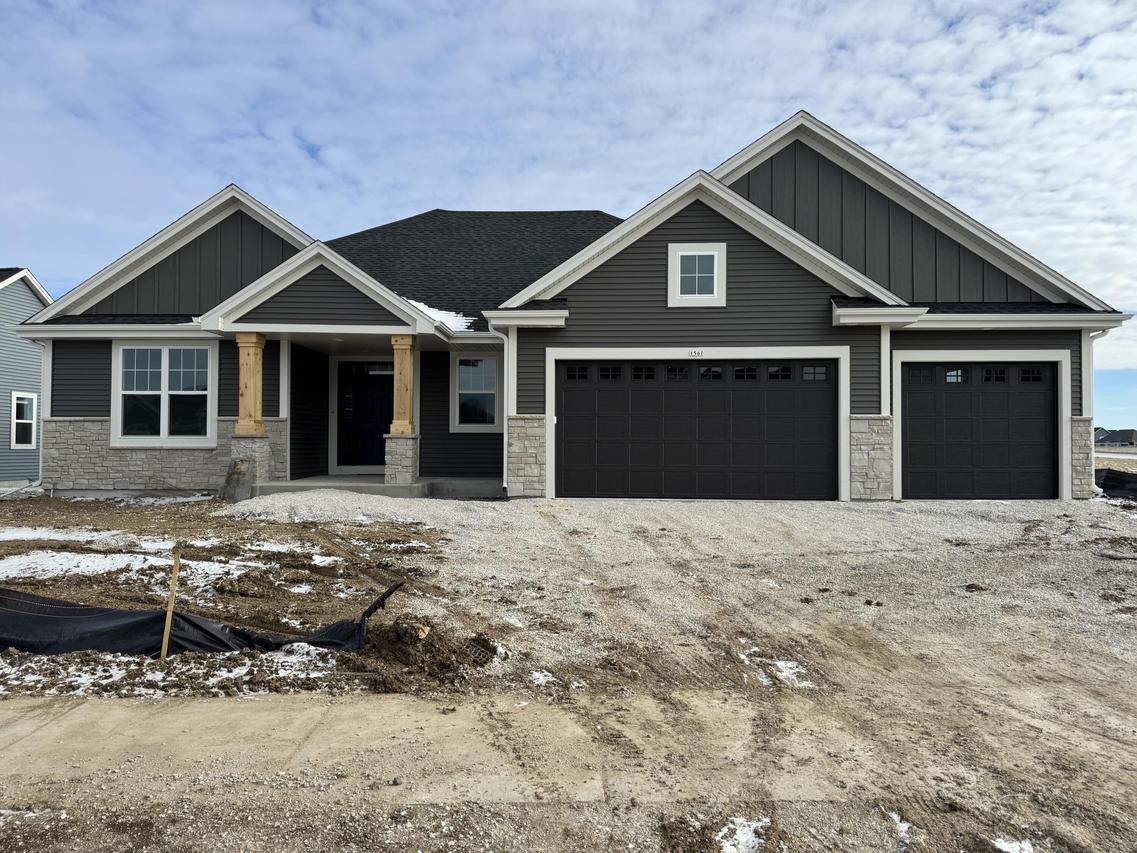 1561 Creekview Ln, Oconomowoc, WI 53066