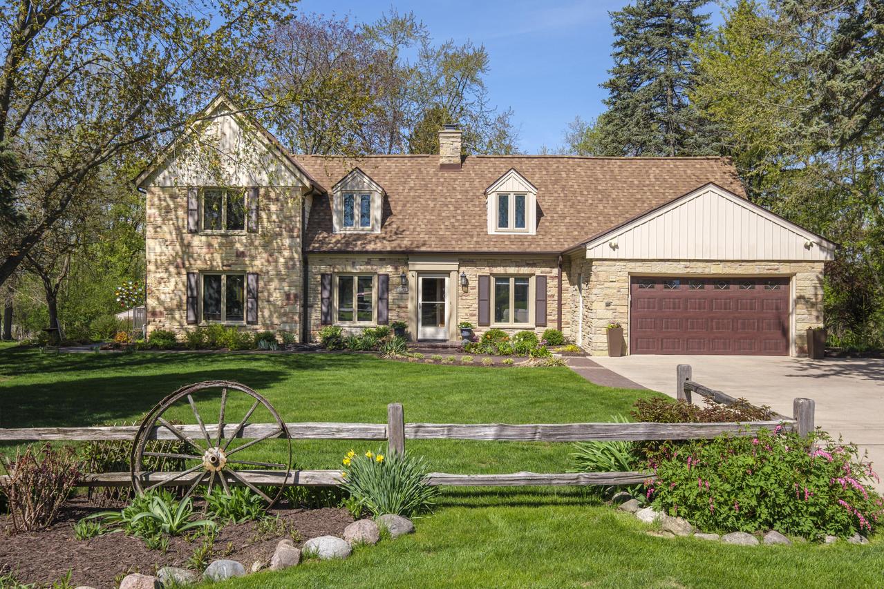2545 N 131st St, Brookfield, WI 53005