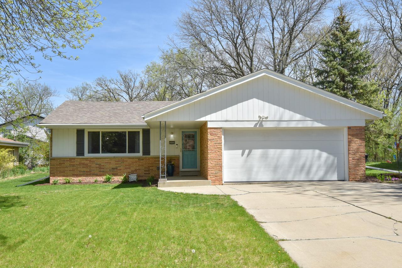 4464 N 105th St, Wauwatosa, WI 53225