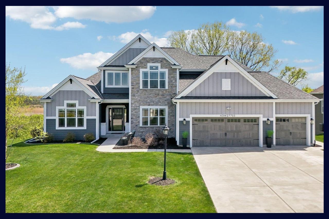 N3W27755 Cloverland Ln, Pewaukee, WI 53188