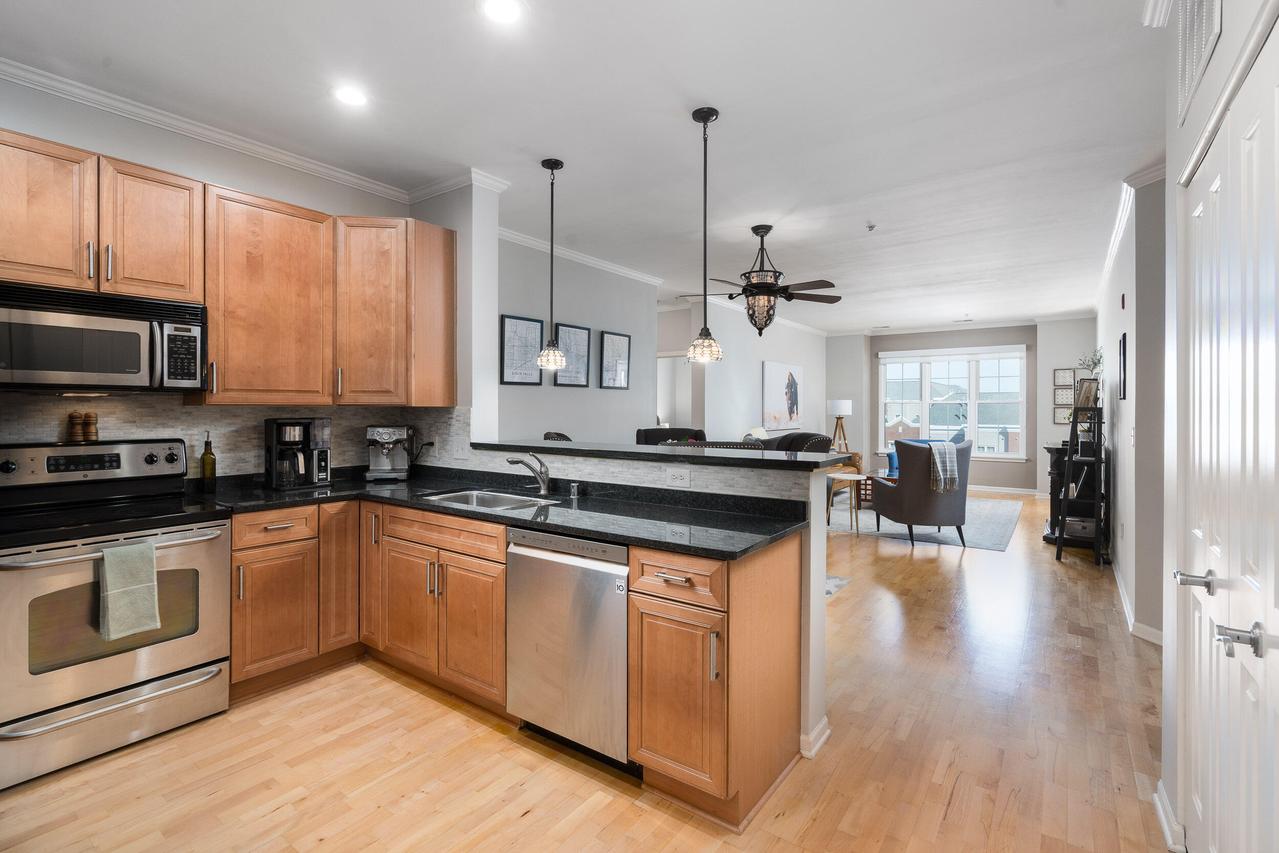 3930 S Lake Dr #411, Saint Francis, WI 53235