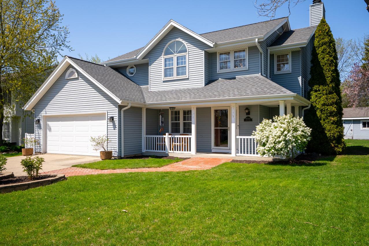 10341 S Ashley Ln, Oak Creek, WI 53154