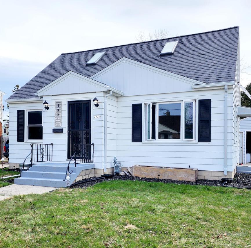 2921 S 8th St, Sheboygan, WI 53081