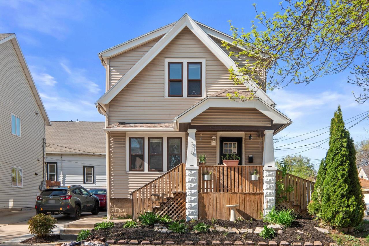 910 E Hadley St, Milwaukee, WI 53212