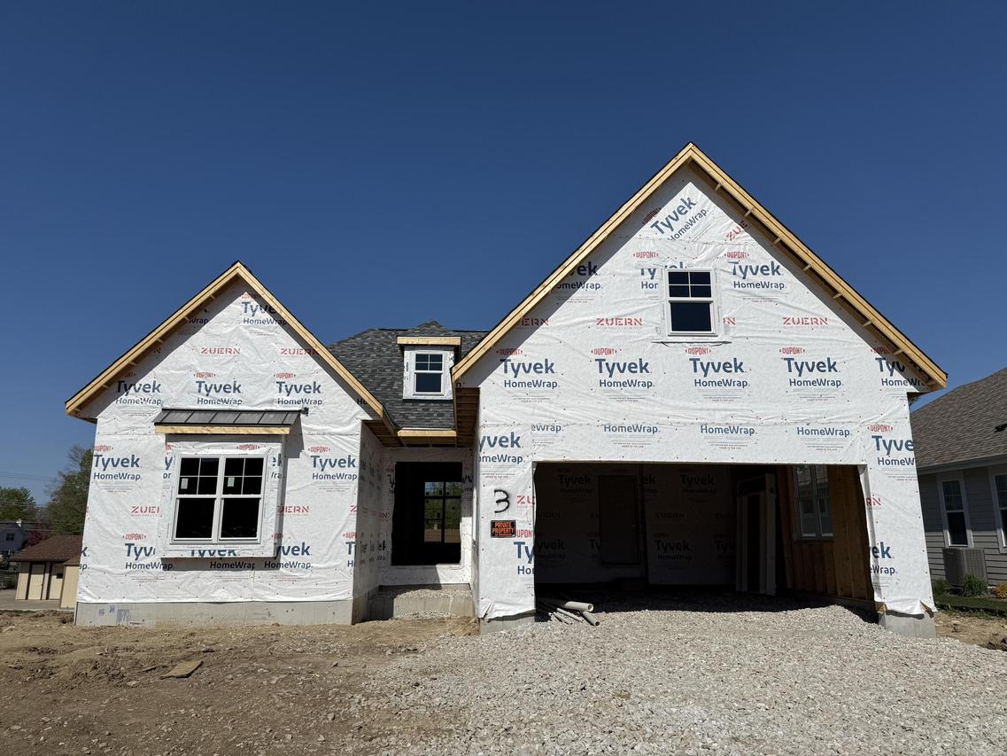 331 Sandy Cir, Pewaukee, WI 53072