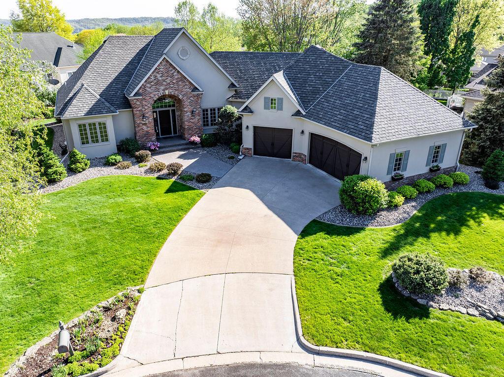 2828 Prairie Clover Pl, Onalaska, WI 54650