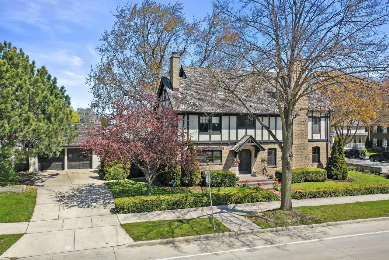 304 16th St, Racine, WI 53403