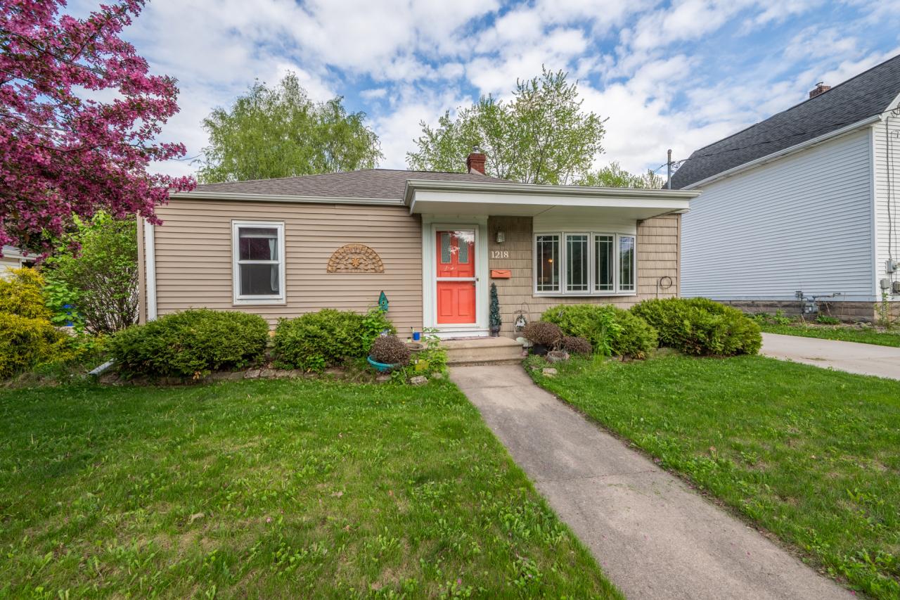 1218 S Kernan Ave, Appleton, WI 54915