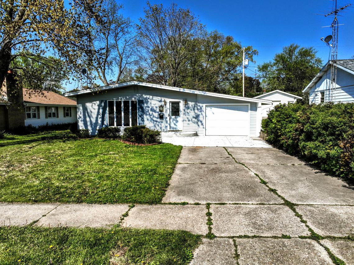 425 S Highland Ave, Jefferson, WI 53549