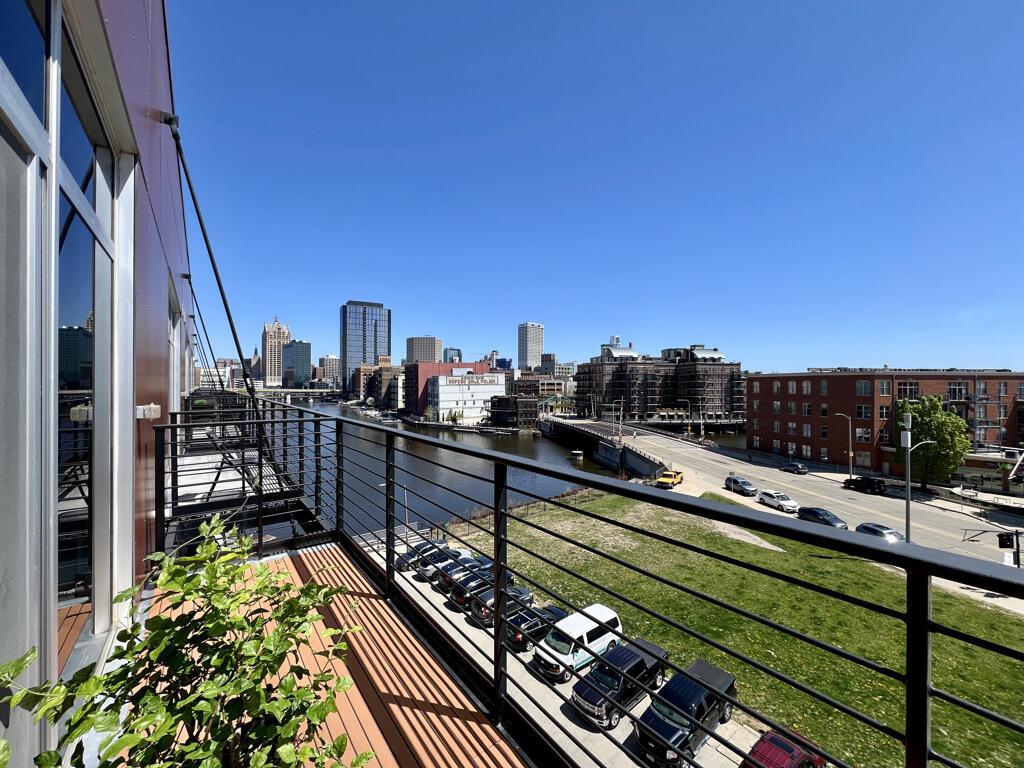 106 W Seeboth St #503, Milwaukee, WI 53204