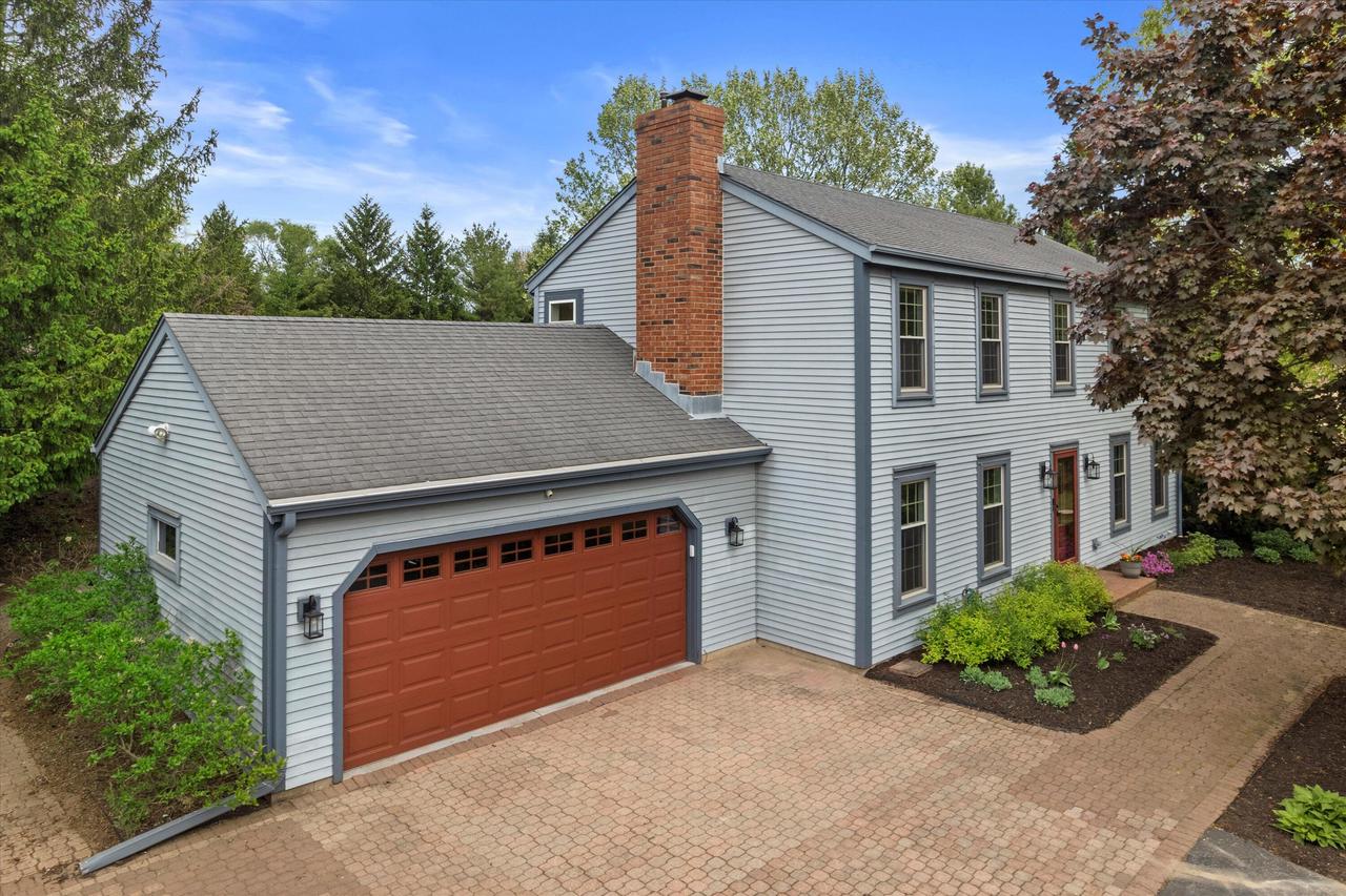W299S5774 Windcrest Dr, Genesee, WI 53189