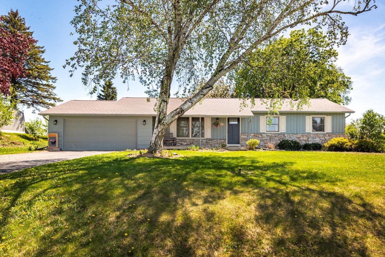W4959 Woodhaven Dr, Shelby, WI 54601