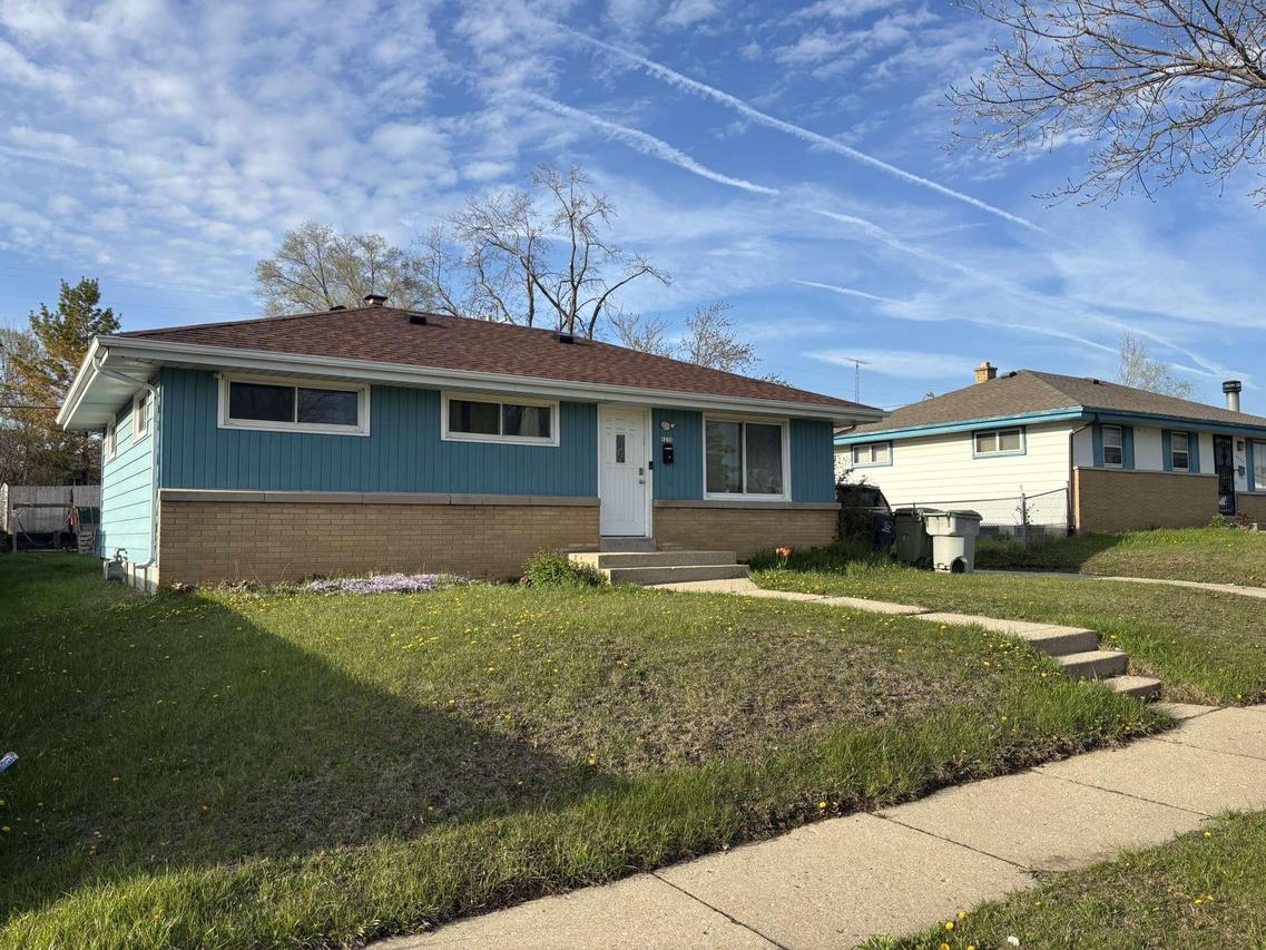 8210 W Winfield Ave, Milwaukee, WI 53218
