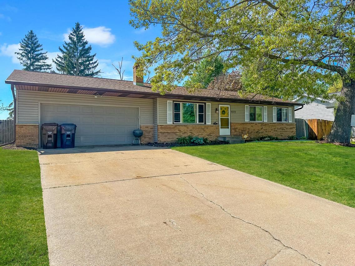 1021 N Oak Ave, Onalaska, WI 54650