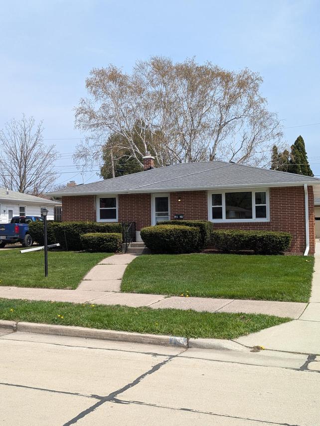 1019 Crab Tree Ln, Racine, WI 53406