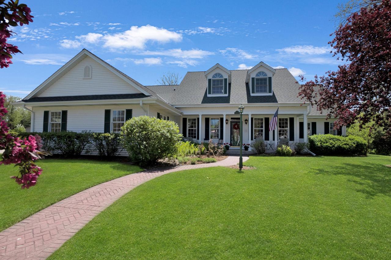 647 Lake Bluff, Oconomowoc, WI 53066