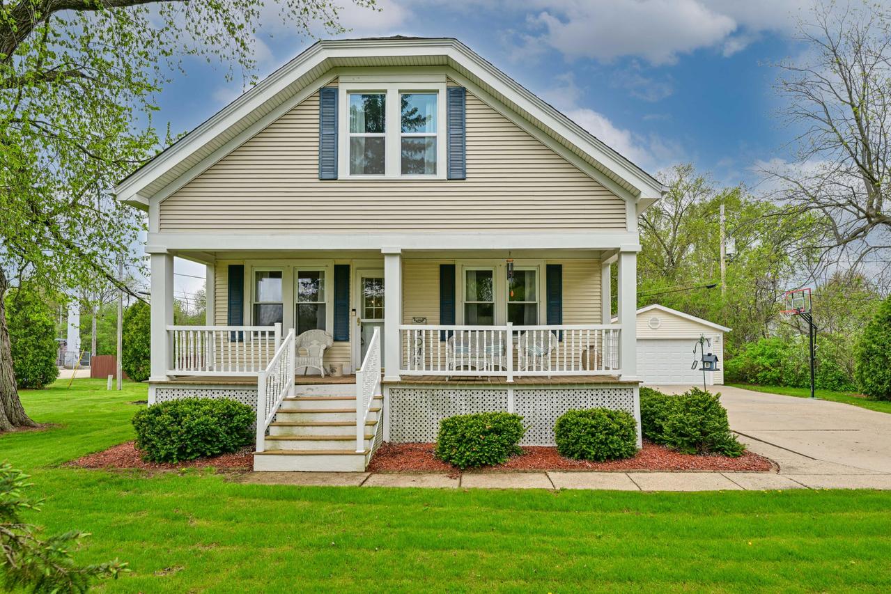 1651 S Sunny Slope Rd, New Berlin, WI 53151