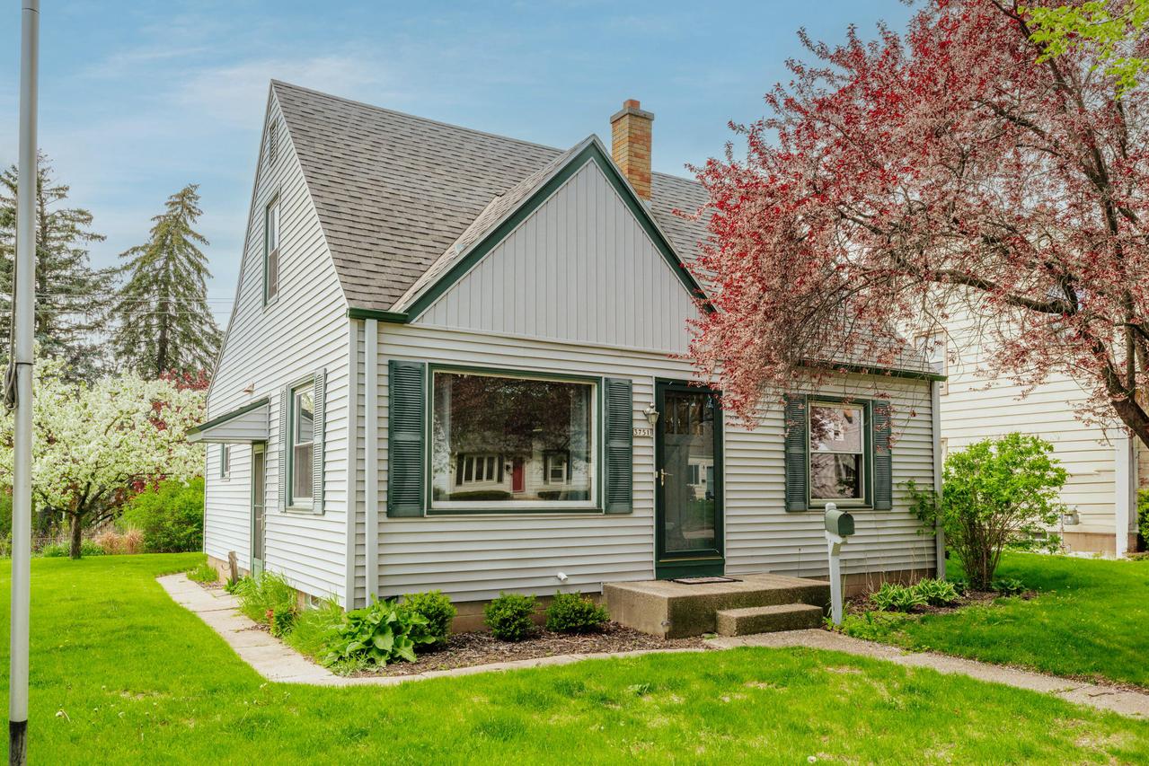 3751 N 99th St, Milwaukee, WI 53222