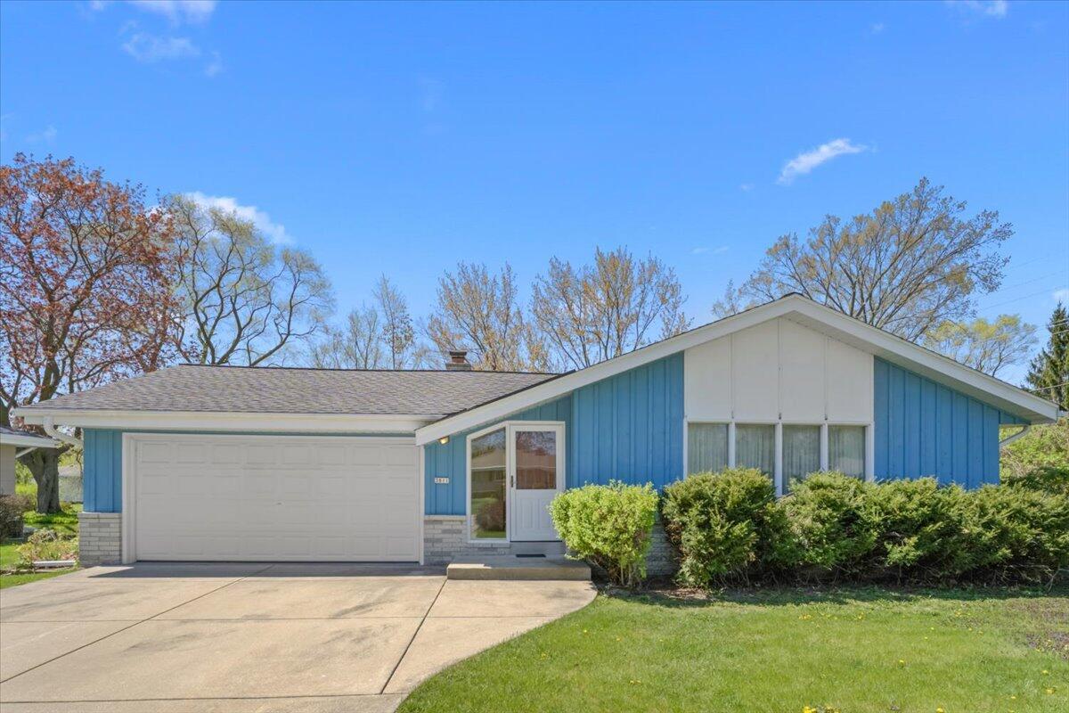 3811 W Bridge St, Greenfield, WI 53221