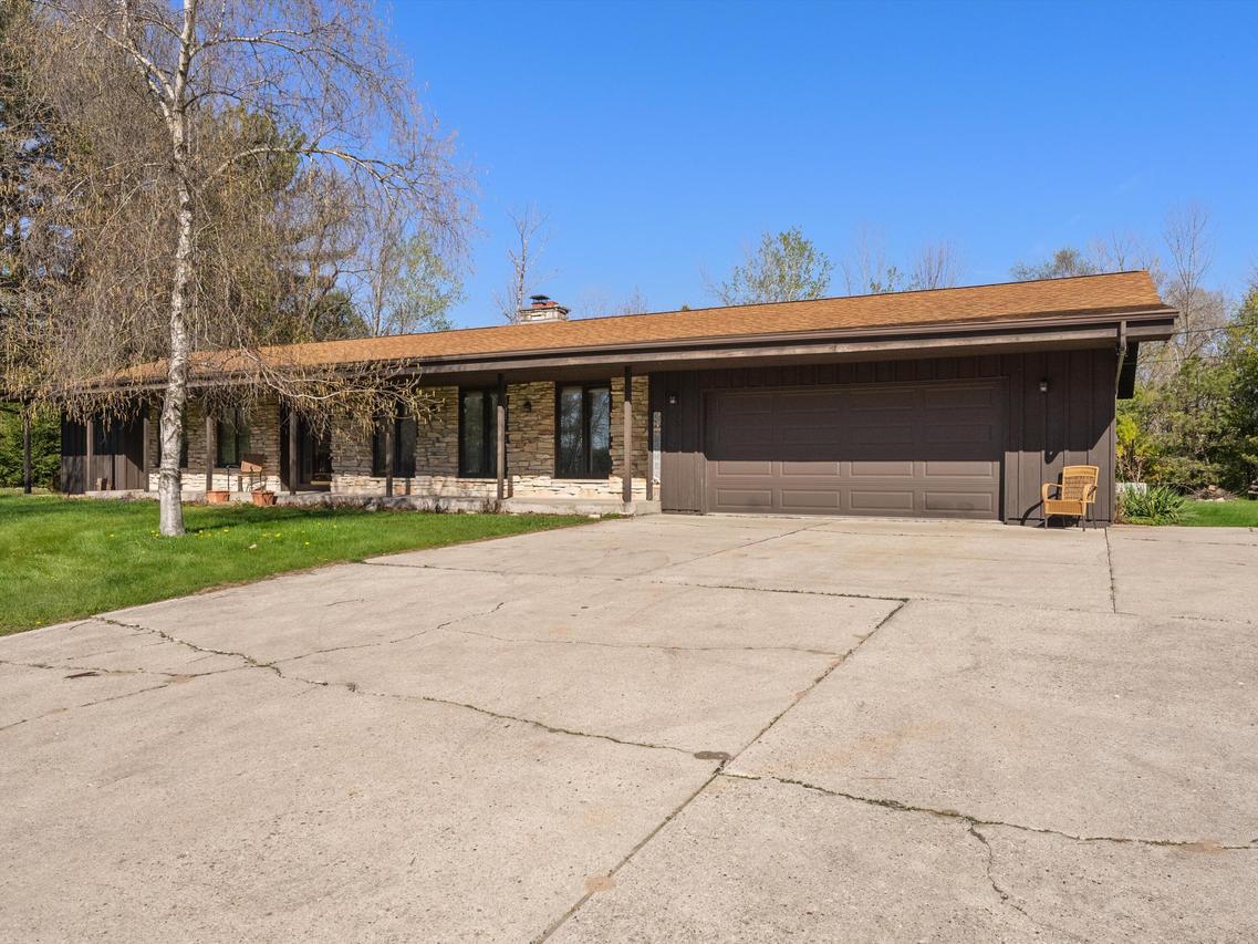 5006 Pierce Dr, Manitowoc Rapids, WI 54220
