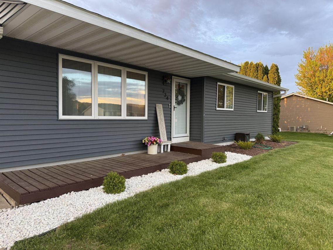 734 Rays Pl, West Salem, WI 54669