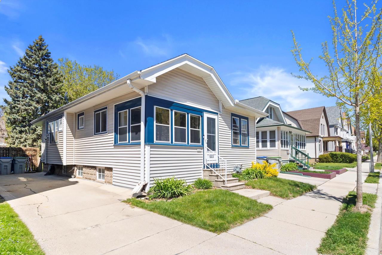 1227 N 43rd St, Milwaukee, WI 53208