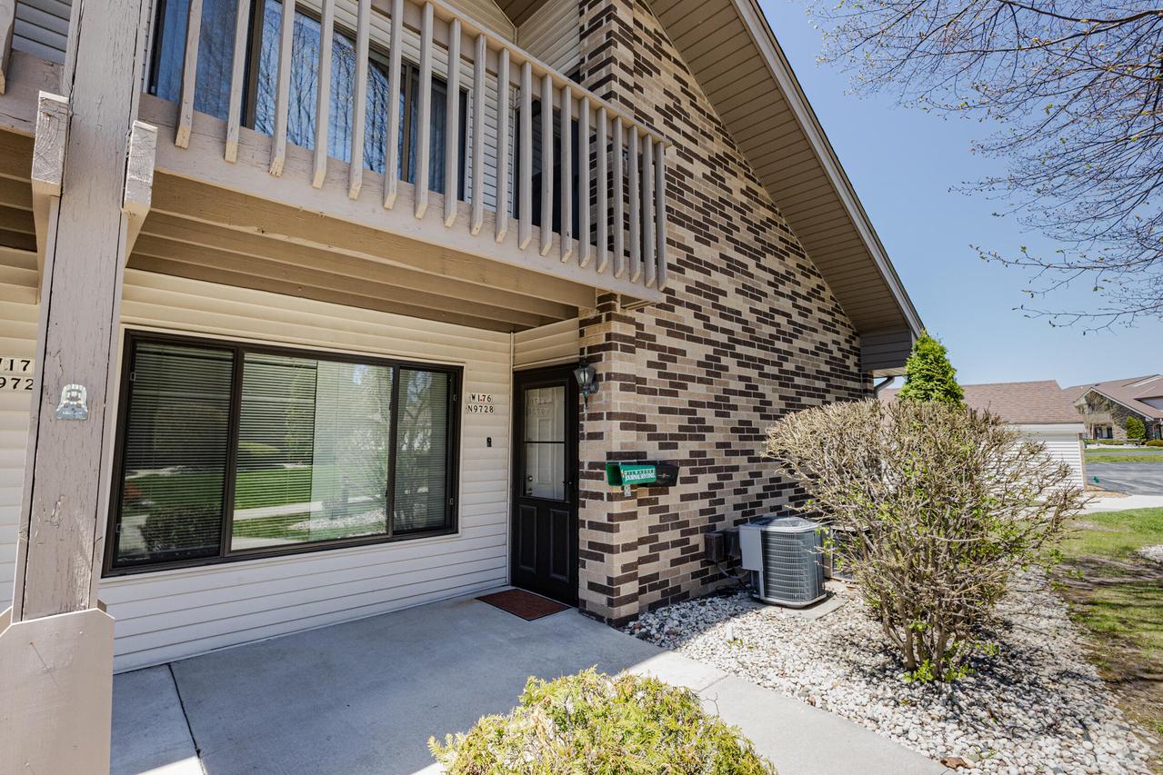 W176N9728 Riversbend Cir, Germantown, WI 53022