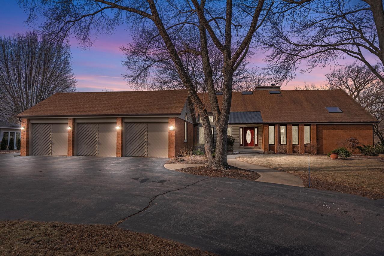 1005 Golden Meadow, Brookfield, WI 53045