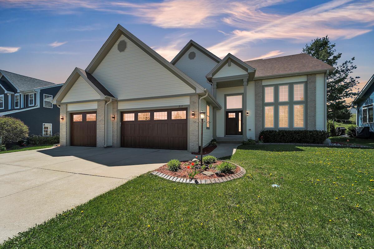 511 Thurow Dr, Oconomowoc, WI 53066