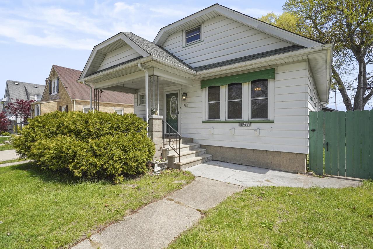 7619 14th Ave, Kenosha, WI 53143