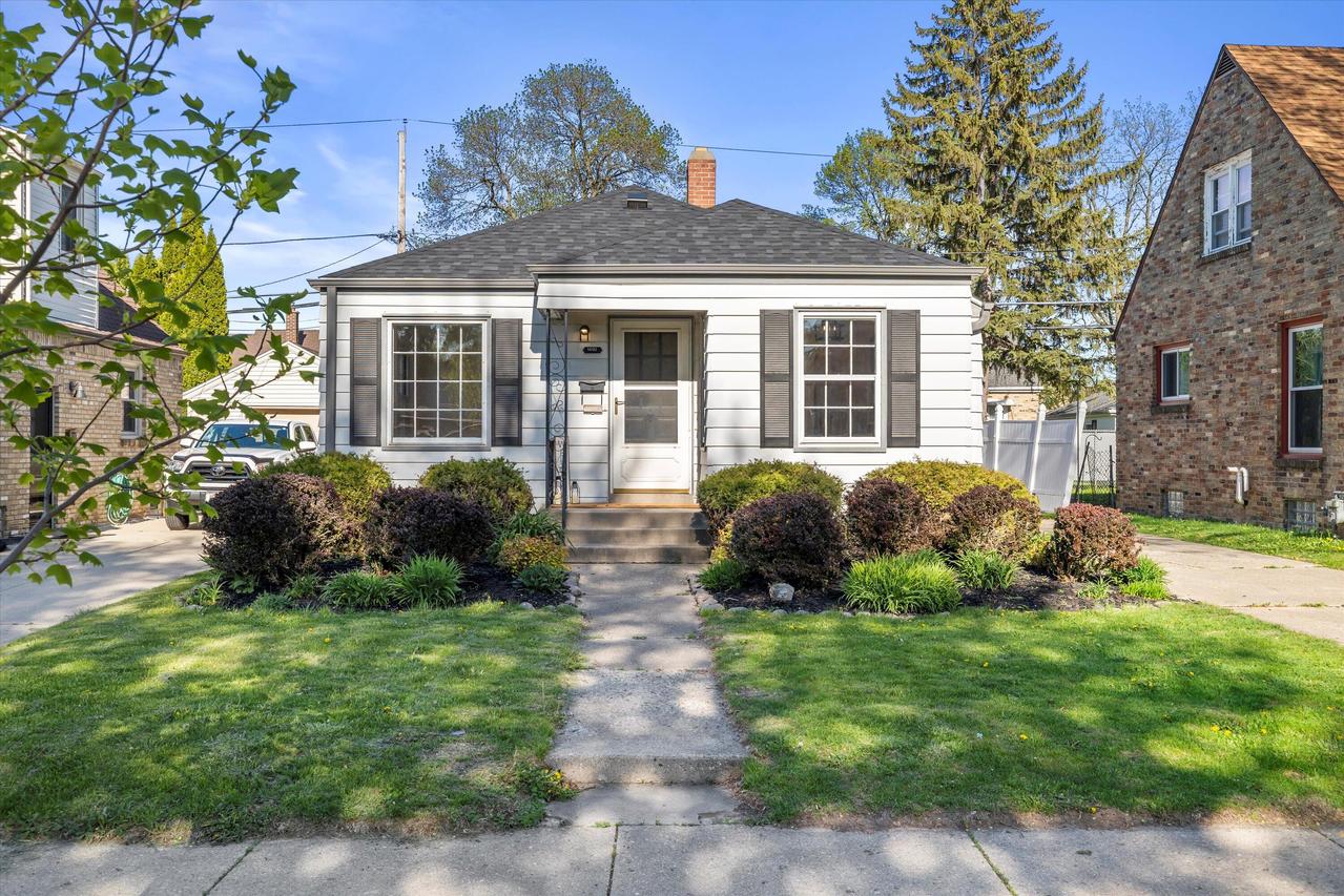 1490 S 94th St, West Allis, WI 53214
