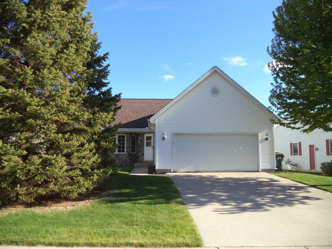 1011 Firethorn Dr #A, West Bend, WI 53090