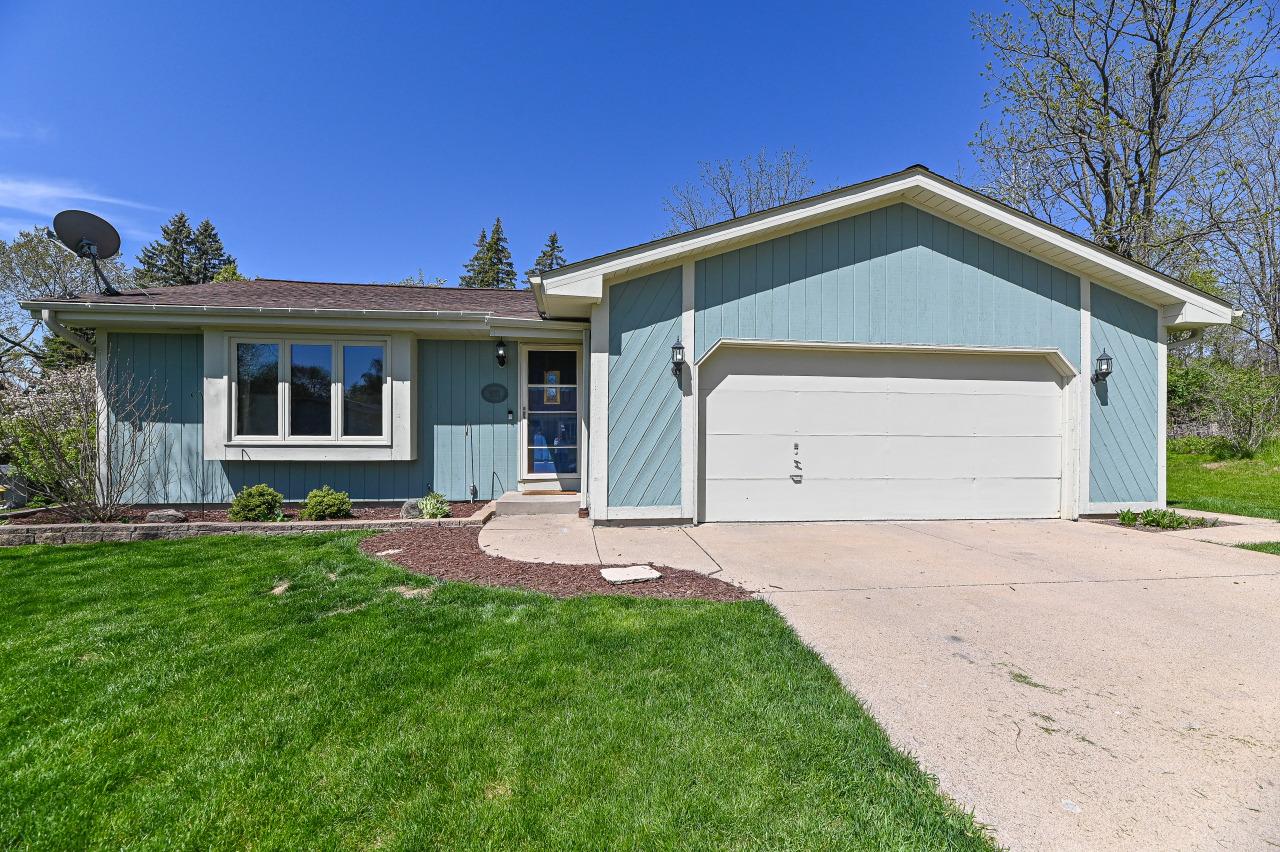 4171 S 97th St, Greenfield, WI 53228