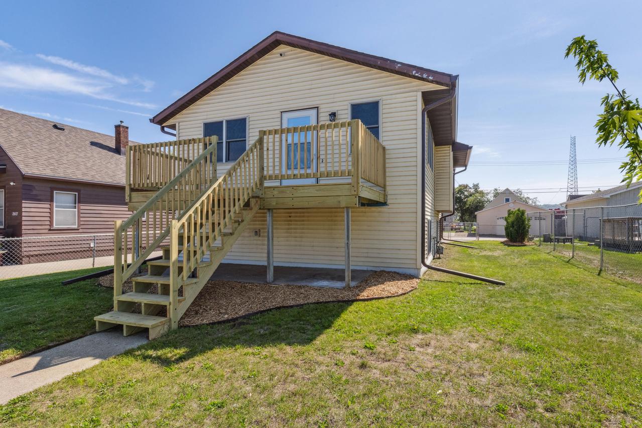 2621 S 17th St, La Crosse, WI 54601