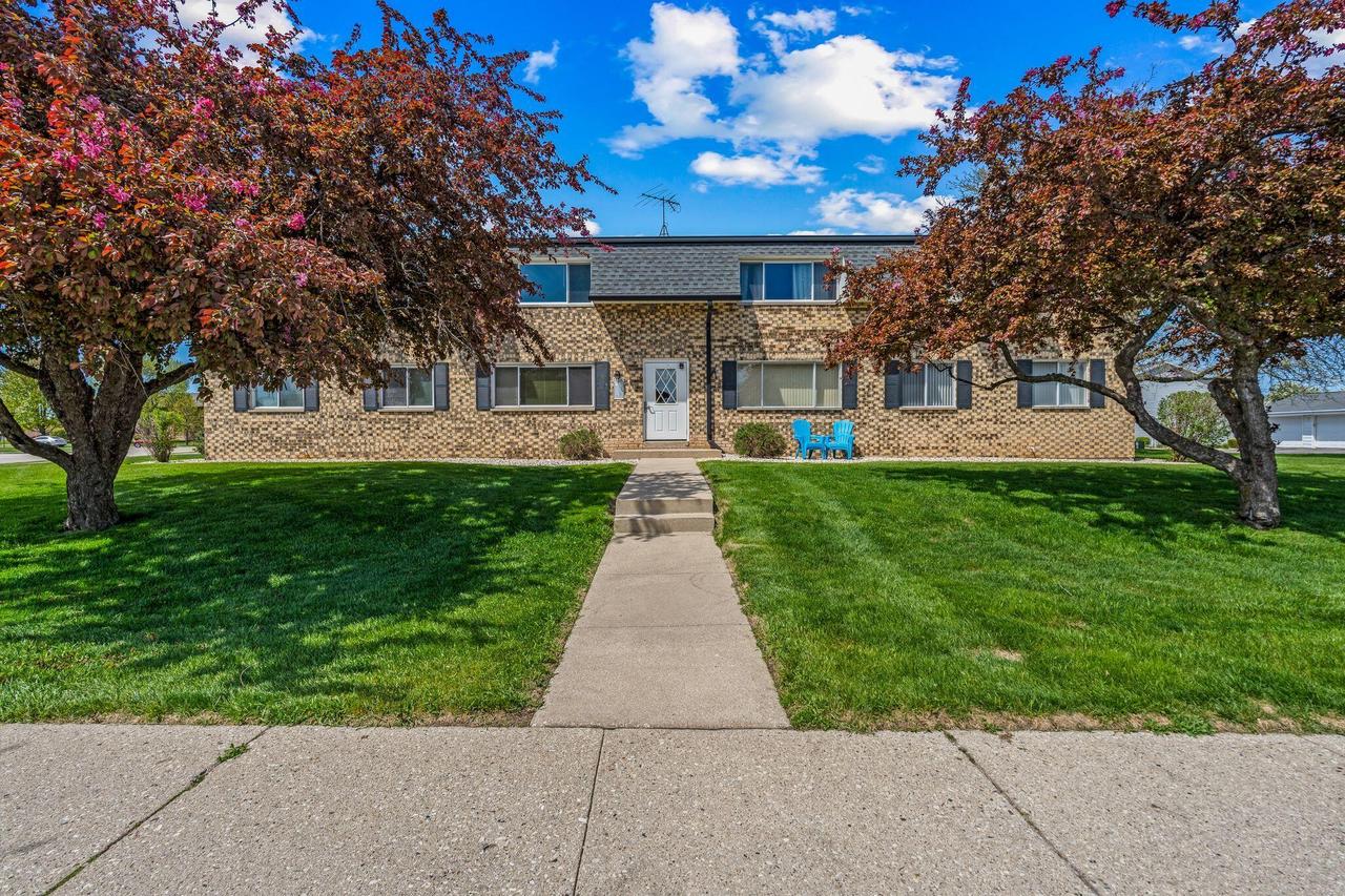 10340 W Whitnall Edge Dr #201, Franklin, WI 53132