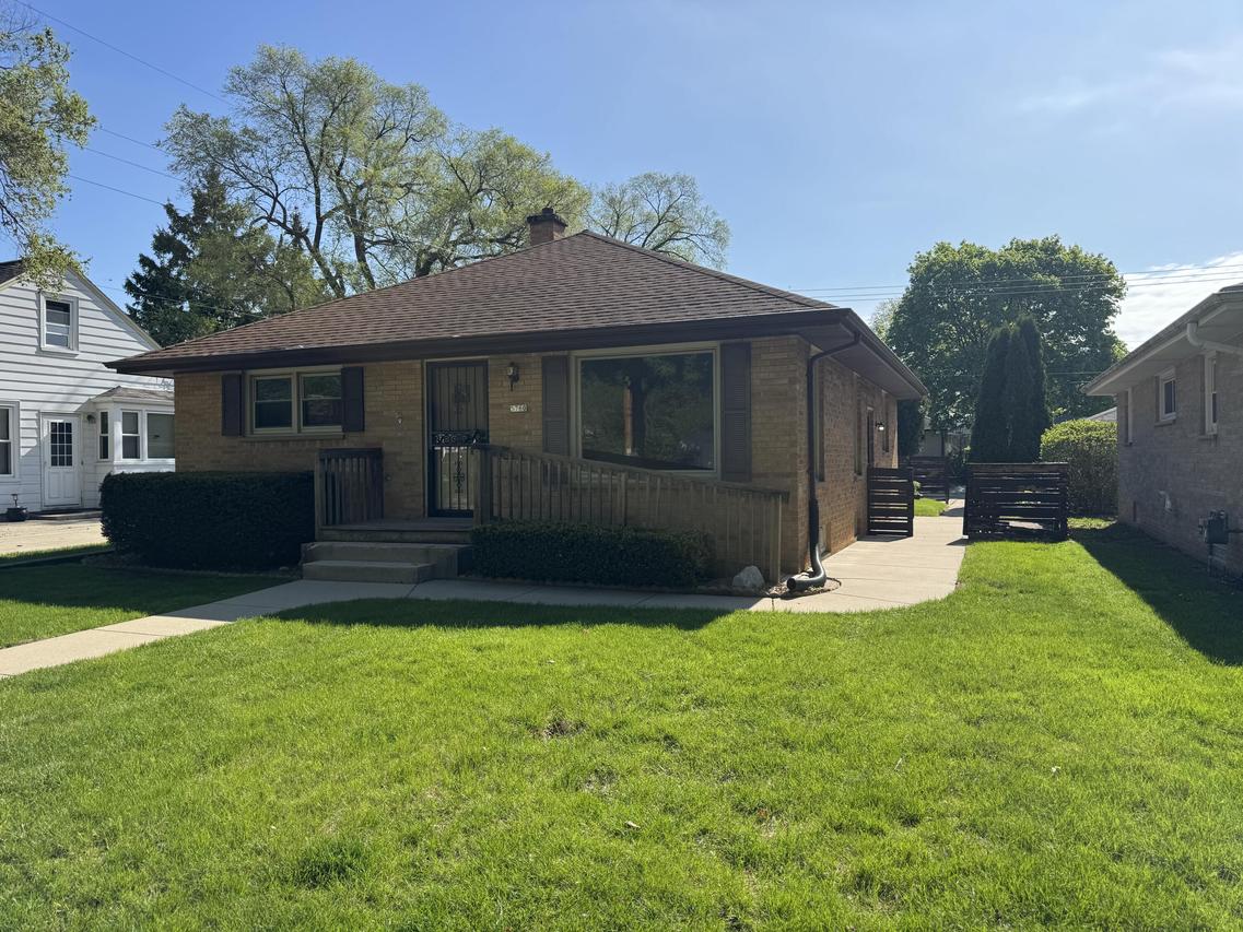 5760 N 69th St, Milwaukee, WI 53218
