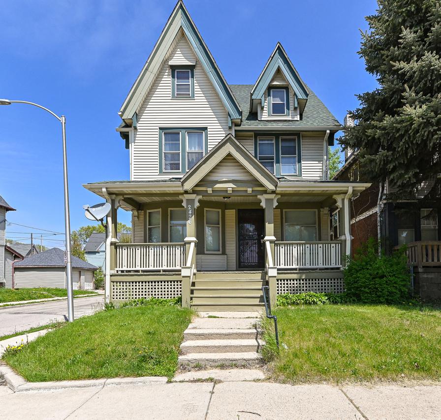 2426 W Highland Ave, Milwaukee, WI 53233