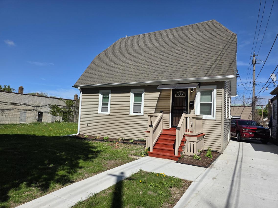 2668 N 54th St, Milwaukee, WI 53210