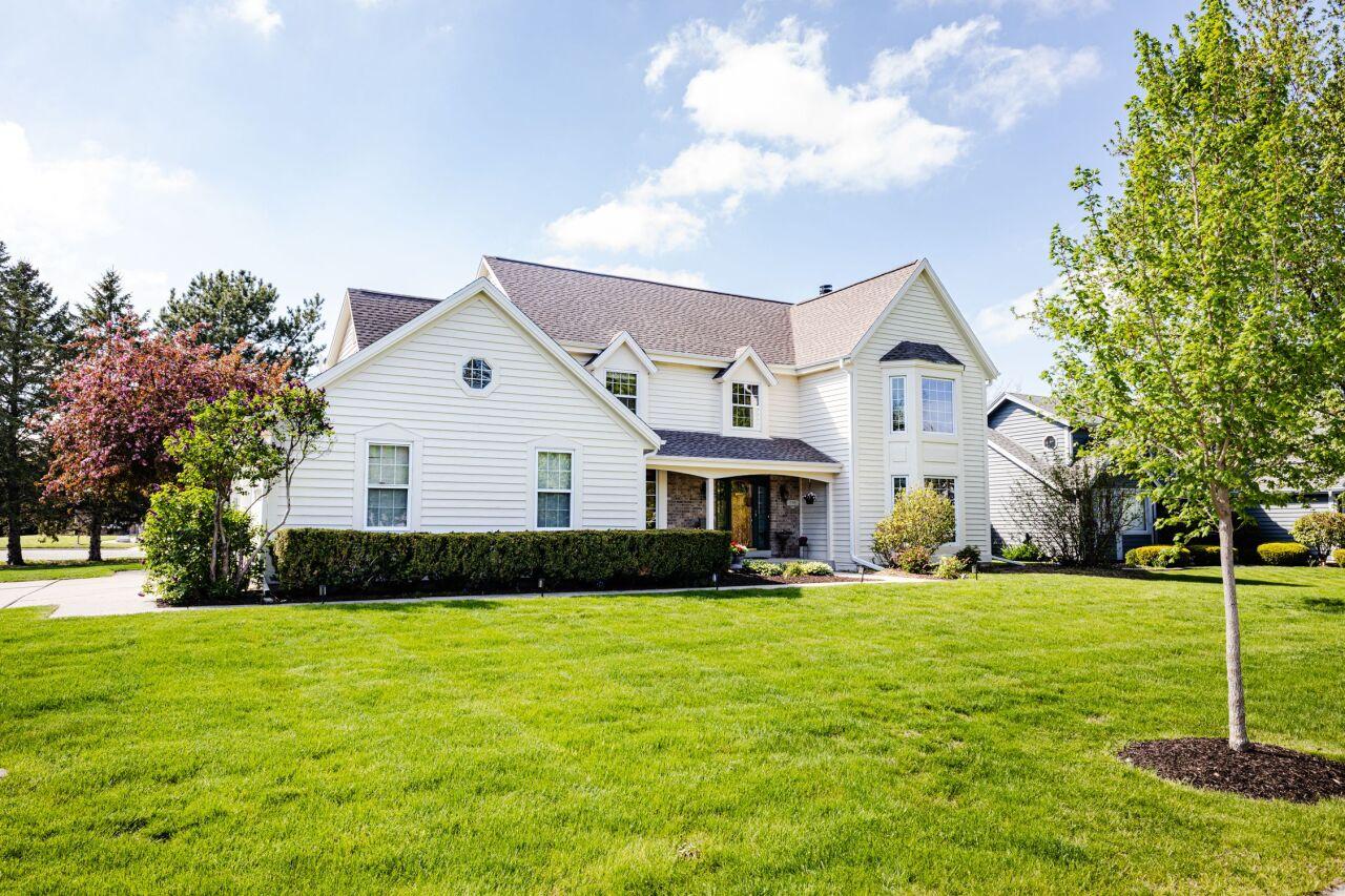 795 Greenway Ter, Hartland, WI 53029
