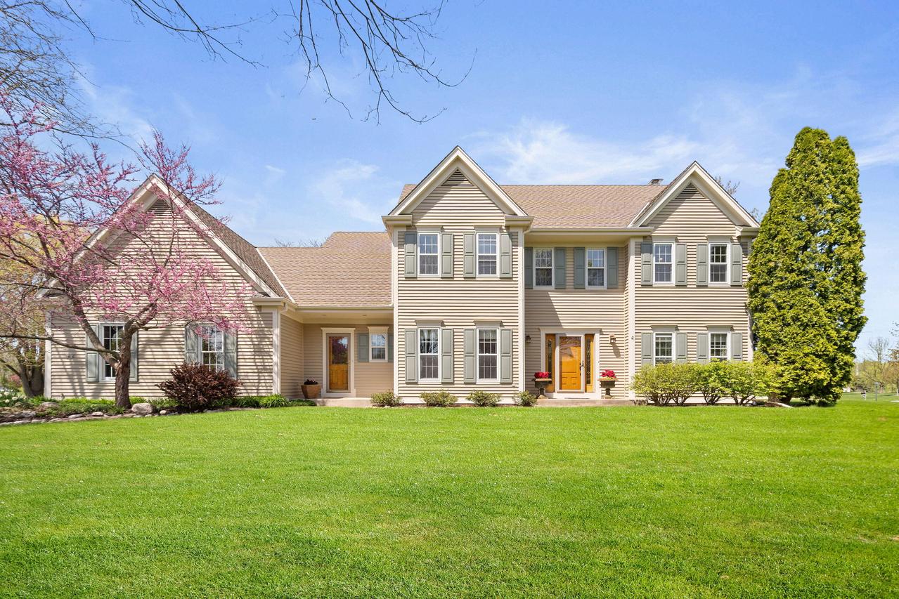 8420 W Daventry Rd, Mequon, WI 53097