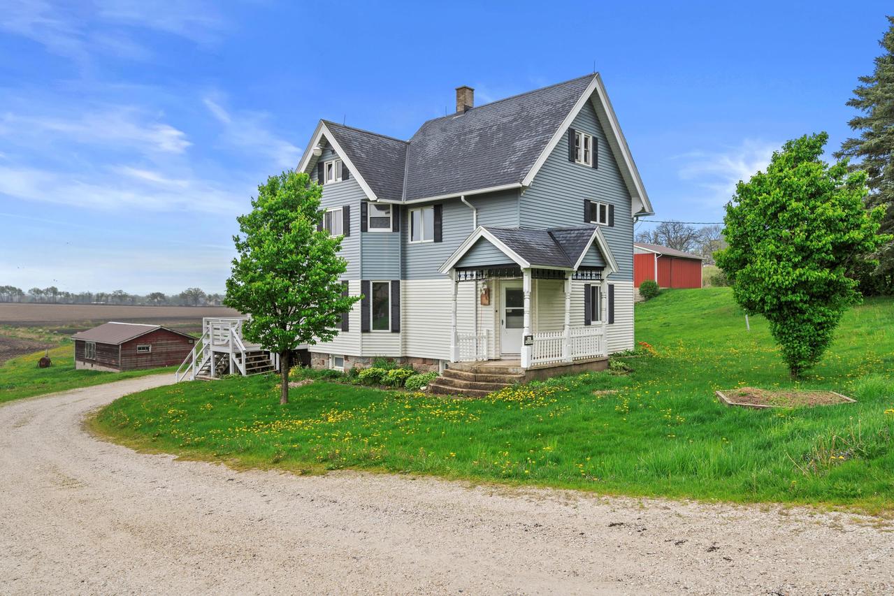 N47W26699 Lynndale Rd, Pewaukee, WI 53072
