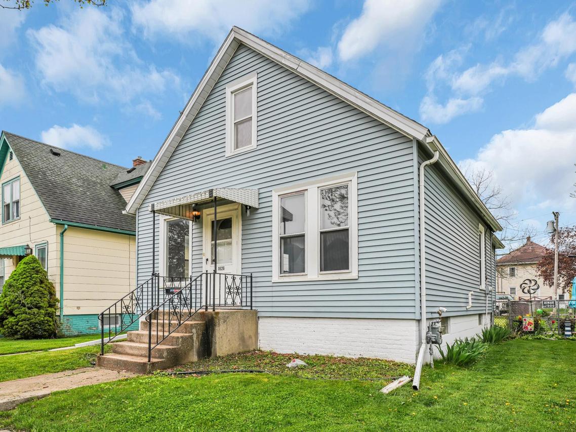 1626 Thurston Ave, Racine, WI 53405