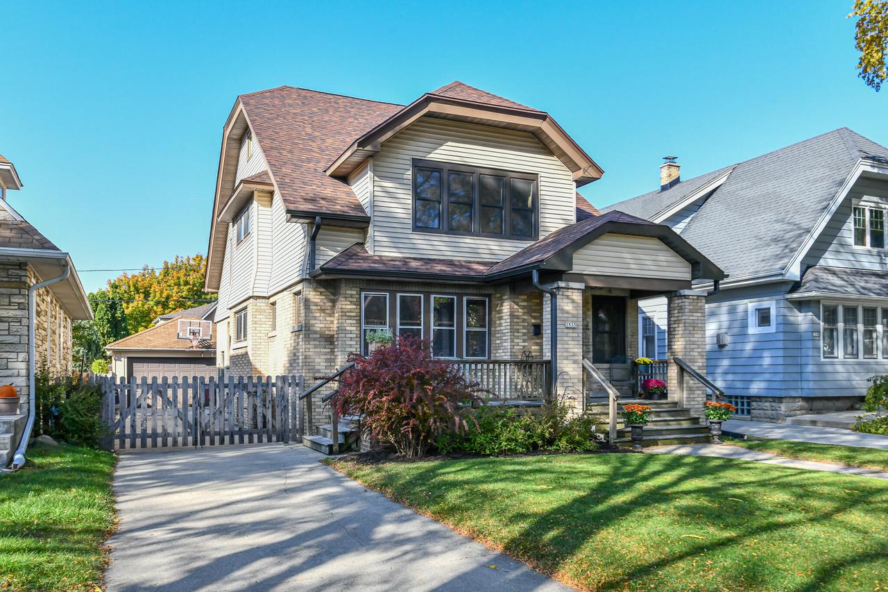 2535 N 69th St, Wauwatosa, WI 53213