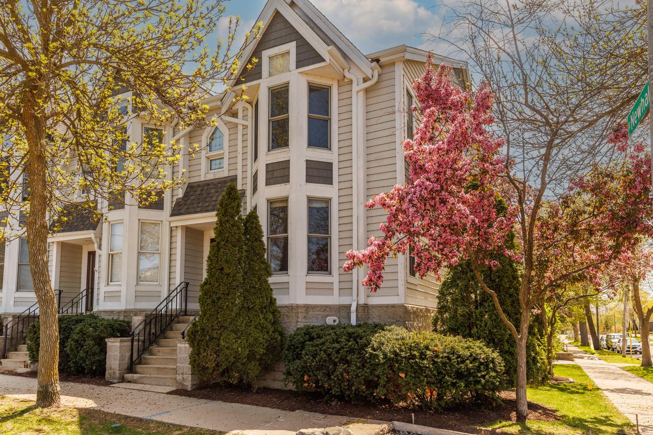 1603 E Park Pl, Milwaukee, WI 53211