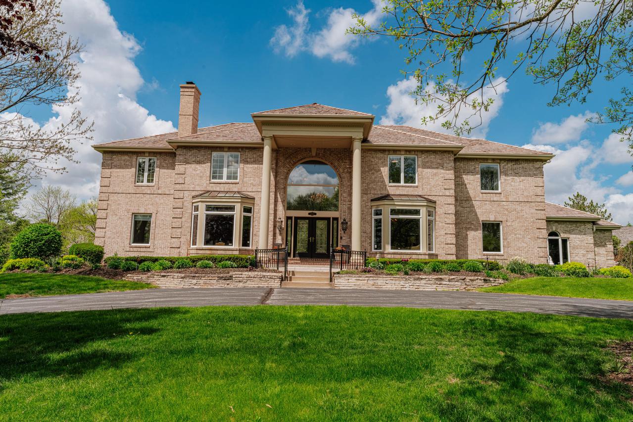 20910 Bradford Ln, Brookfield, WI 53045