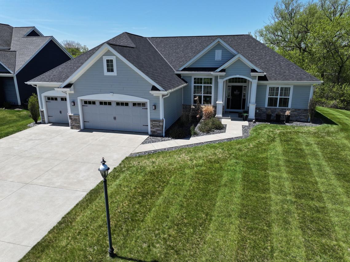 4267 Woodland Ct, Jackson, WI 53037